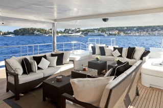 Motor yacht KINTA -  Aft Deck Dining